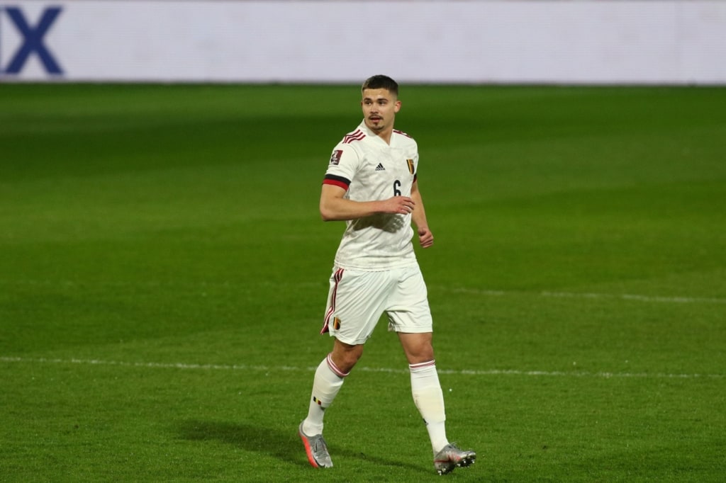Dendoncker in actie tegen Wales